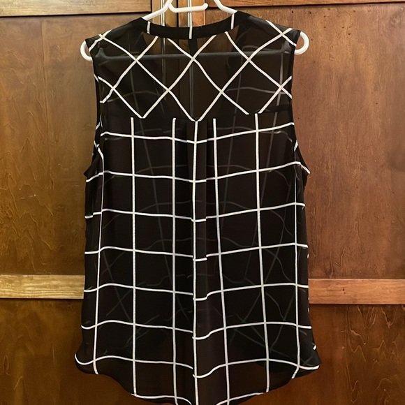 Jess black and white high low blouse. - Picture 5 of 5